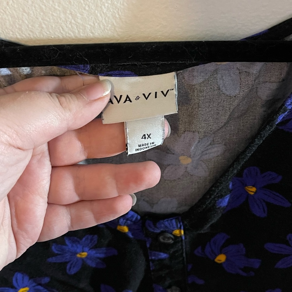 Ava & Viv Short Sleeve Faux Button-Front dress - Picture 3 of 4